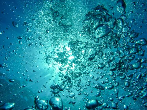Wasser wirkt heilsam von innen und außen (Foto: pixabay/pexels.com)