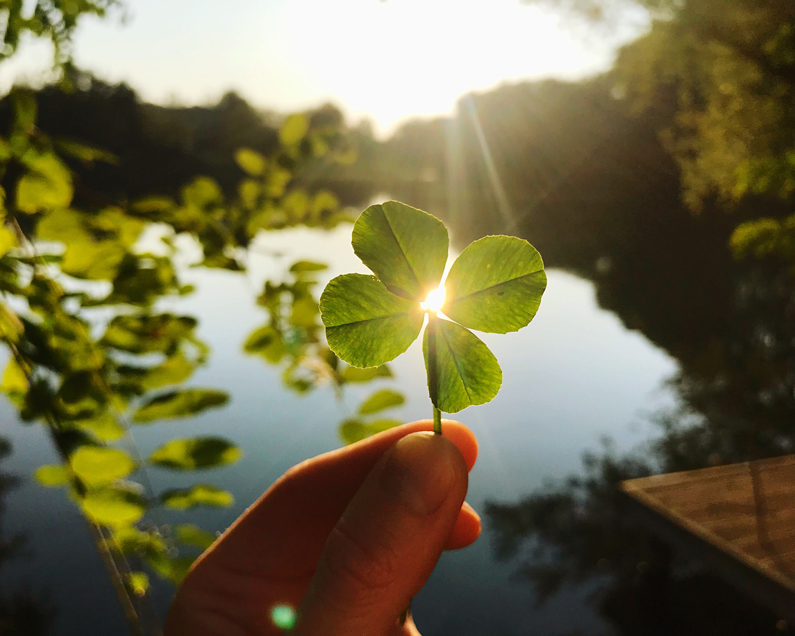 Glückliche Momente kann man sich immer wieder in den Alltag holen (Foto: Kateryna Kovarzh/iStockphoto.com)